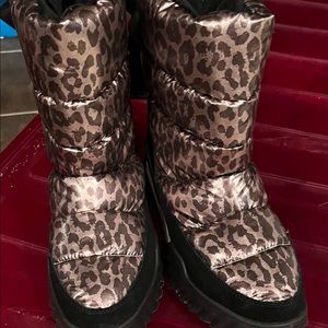 Kate Spade Frosty Leopard Winter Boots with Bow, worn twice
